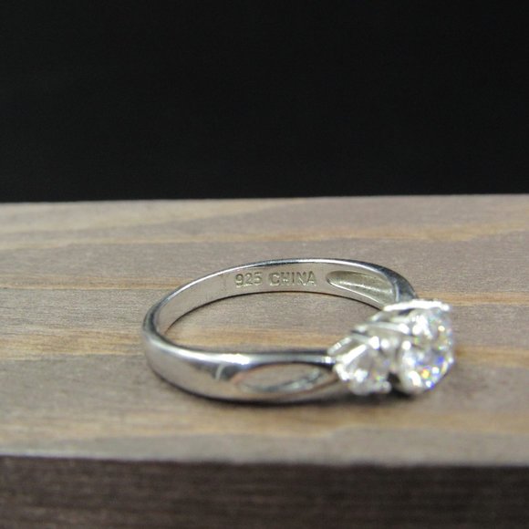 Size 7 Sterling Triple Round Cubic Zirconia Ring - Picture 5 of 8